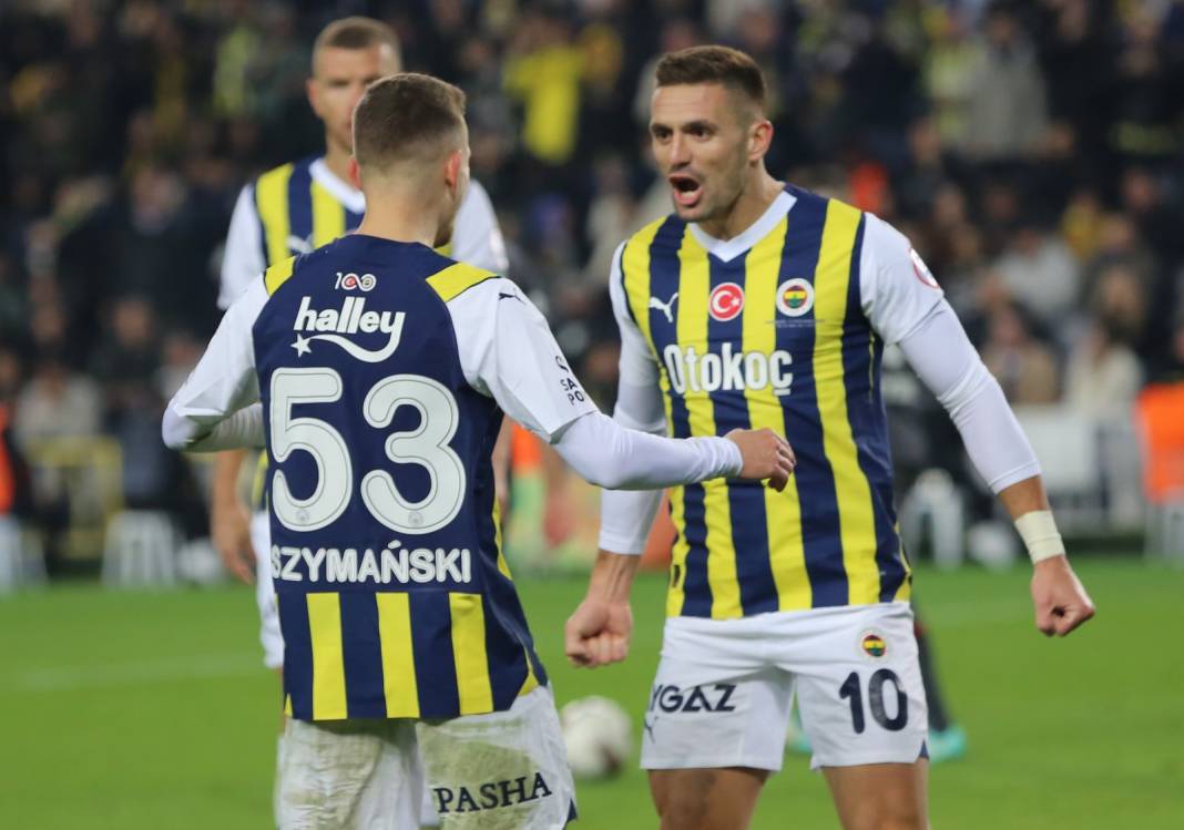 Fenerbahçe Fatih Karagümrük maçından çok özel fotoğraflar: Geri dönüş coşkusu tribünlere böyle yansıdı 61